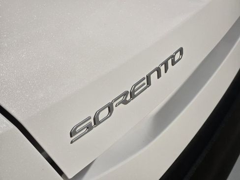 New 2025 Kia Sorento LX FWD image 8