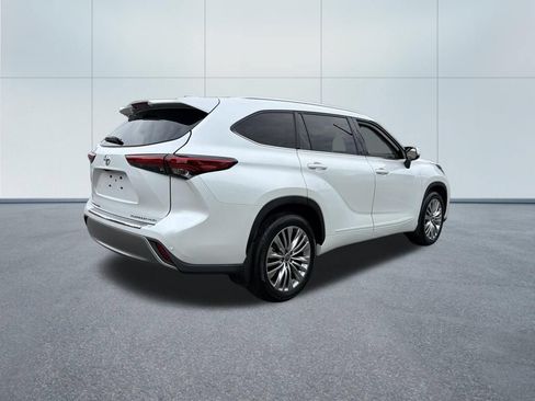Used 2022 Toyota Highlander Platinum AWD/4WD image 5