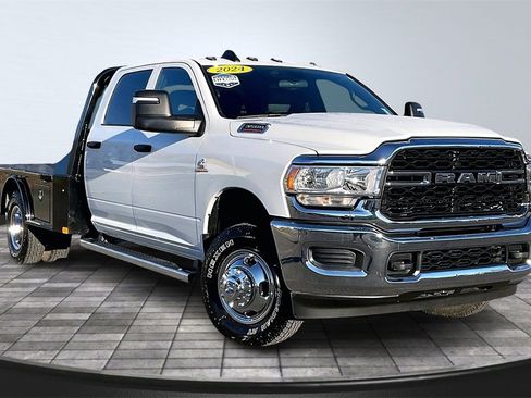 Used 2024 RAM 3500 Tradesman w/ Chrome Appearance Group image 12