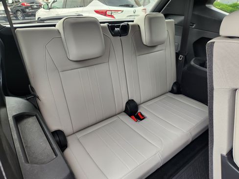 Certified 2023 Volkswagen Tiguan SE R-Line FWD image 16