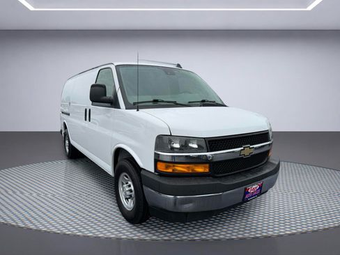 Used 2021 Chevrolet Express 3500 w/ Driver Convenience Package RWD image 13