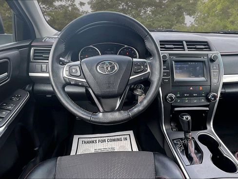 Used 2017 Toyota Camry image 8