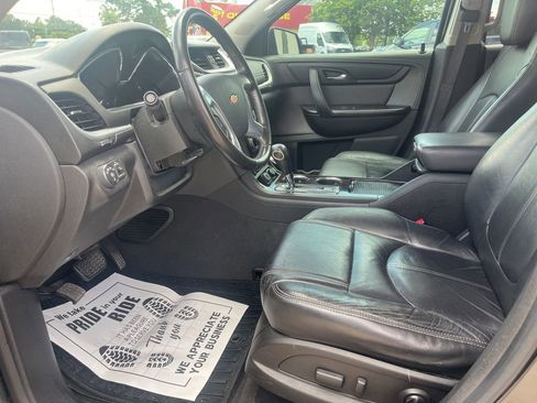 Used 2015 Chevrolet Traverse LT FWD image 12