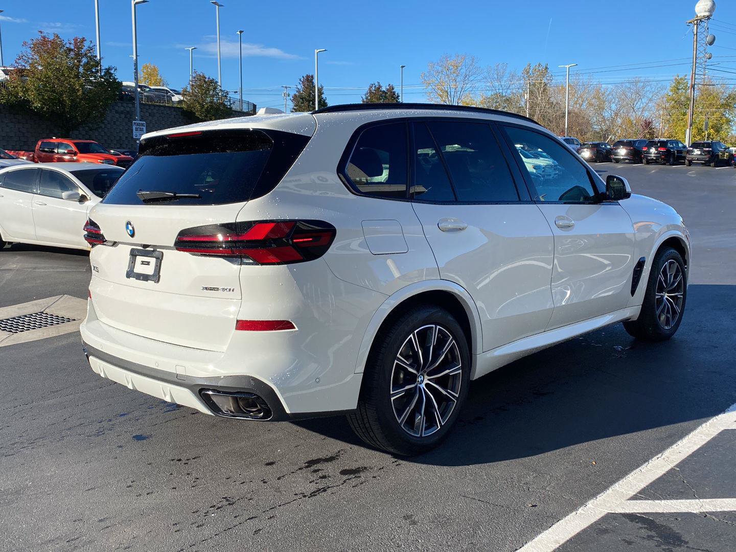 Used 2025 BMW X5 xDrive40i w/ M Sport Package AWD/4WD image 3