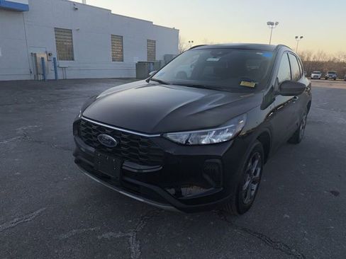 Used 2025 Ford Escape ST-Line image 2