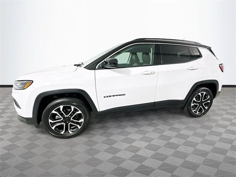 Certified 2022 Jeep Compass Limited image 4