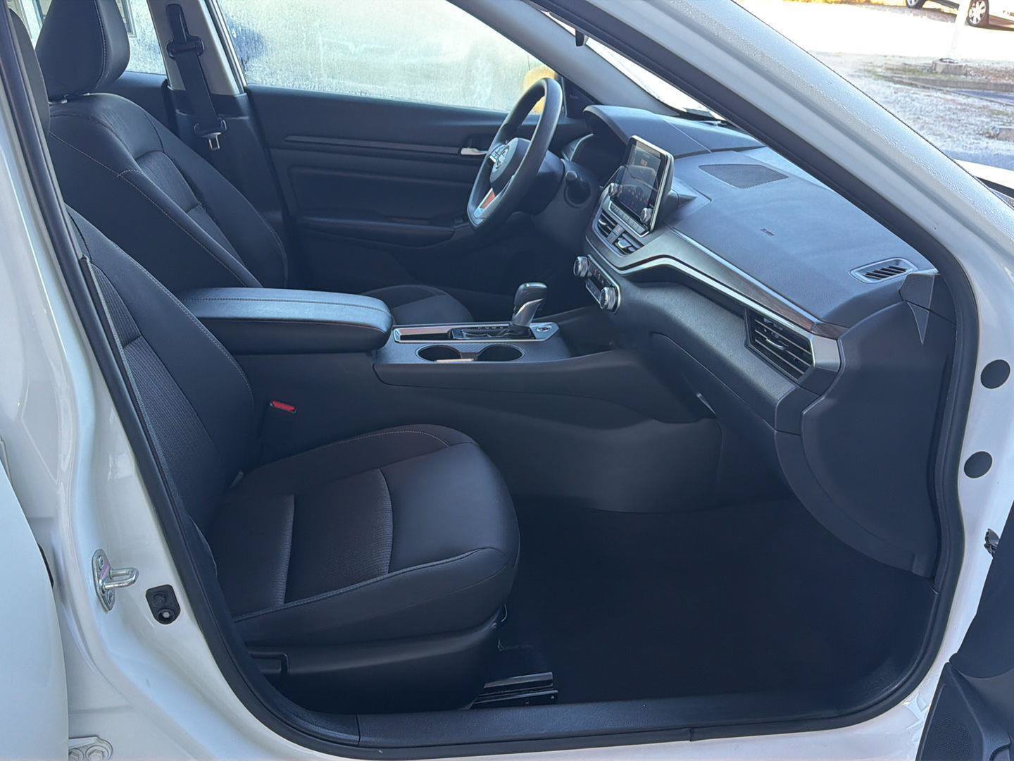 Used 2025 Nissan Altima 2.5 SV FWD image 13