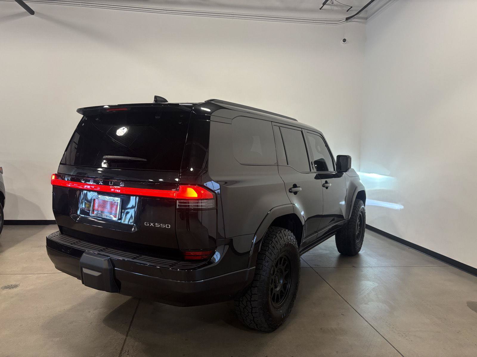 Used 2026 Lexus GX 550 w/ Accessory Package (2T) AWD/4WD image 3