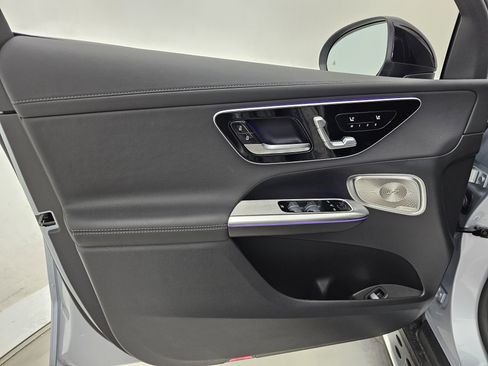 Used 2025 Mercedes-Benz GLC 300 4MATIC image 12