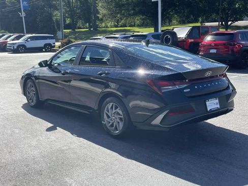 Used 2024 Hyundai Elantra SEL FWD image 4
