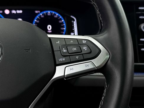 Used 2022 Volkswagen Taos SEL w/ Panoramic Sunroof Package FWD image 32