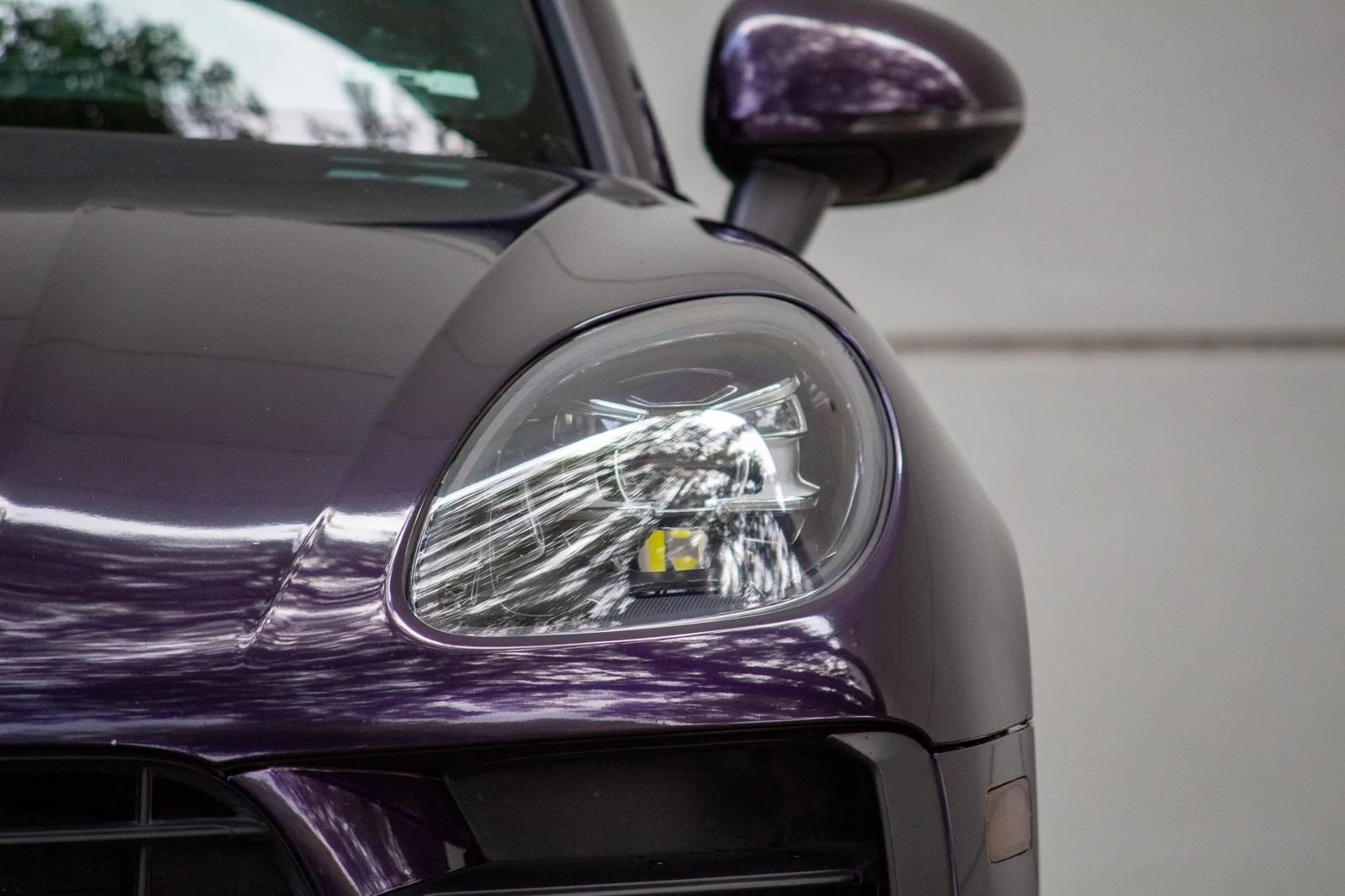 Used 2021 Porsche Macan w/ Premium Package Plus AWD/4WD image 29