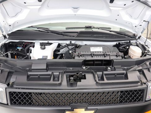 Used 2025 Chevrolet Express 3500 LS image 25