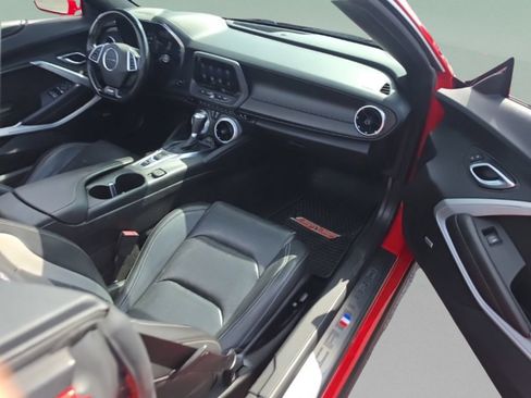 Used 2020 Chevrolet Camaro SS RWD image 31