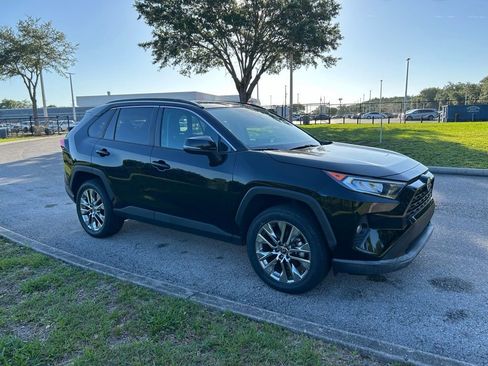 Used 2021 Toyota RAV4 XLE Premium FWD image 8