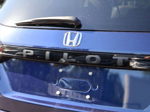 Used 2025 Honda Pilot EX-L image 8