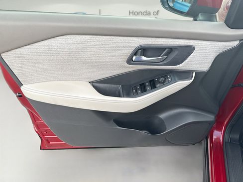 Used 2023 Nissan Rogue SV image 19