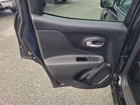 Used 2023 Jeep Renegade Latitude AWD/4WD image 31