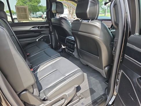 Used 2025 Jeep Wagoneer Series II w/ 8-Passenger Seating Package AWD/4WD image 27