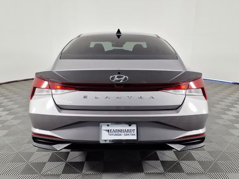 Certified 2023 Hyundai Elantra SE image 5