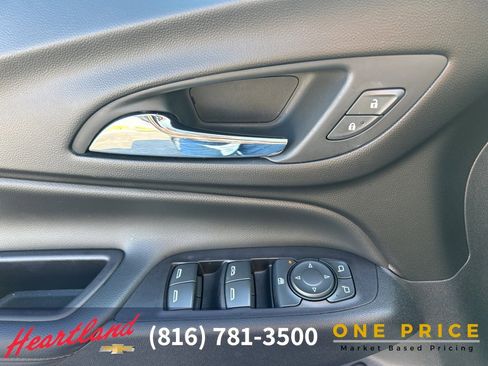 Used 2018 Chevrolet Equinox Premier image 17
