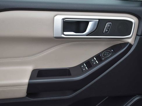 Used 2020 Ford Explorer XLT w/ Equipment Group 202A image 28