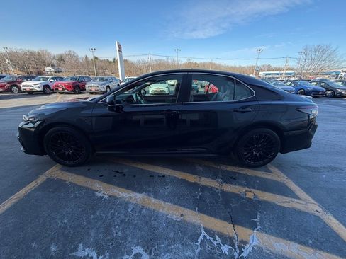 Used 2024 Toyota Camry SE image 8