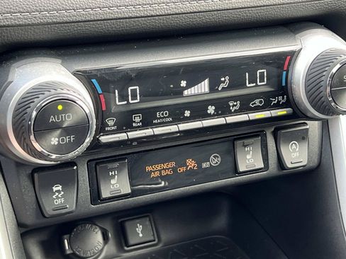 Used 2022 Toyota RAV4 XLE Premium FWD image 34