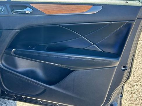 Used 2018 Lincoln MKC Select w/ Select Plus Package image 10