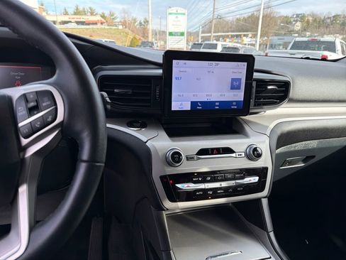 Used 2023 Ford Explorer XLT w/ Class IV Trailer Tow Package image 18