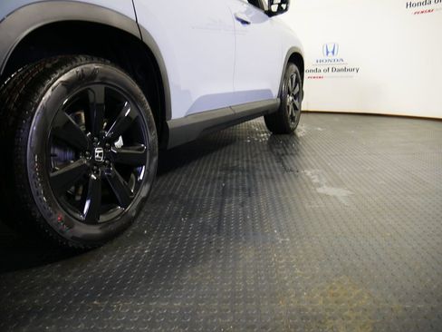 New 2025 Honda Pilot Black Edition image 4