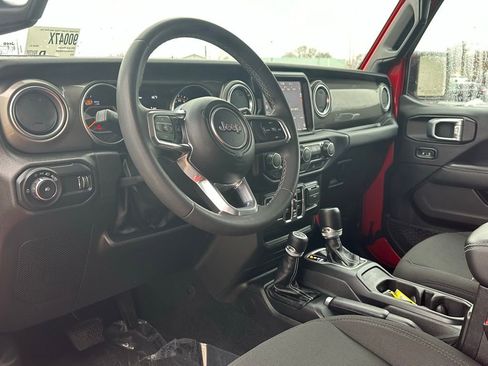 Used 2023 Jeep Wrangler Unlimited Sahara AWD/4WD image 9