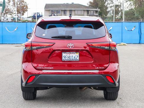 Used 2023 Toyota Highlander LE image 8