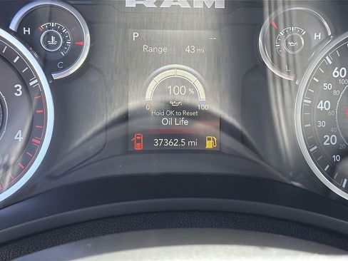 Used 2024 RAM 3500 Big Horn AWD/4WD image 11