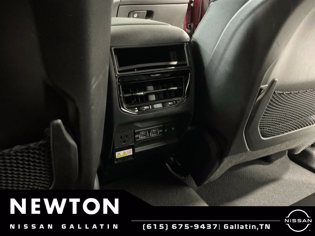 Used 2023 Jeep Grand Cherokee Limited w/ Luxury Tech Group II AWD/4WD image 25