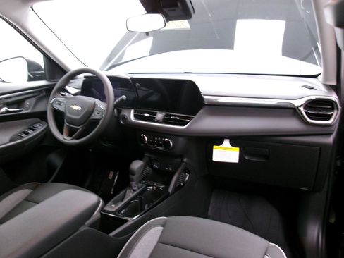 Used 2026 Chevrolet TrailBlazer LS FWD image 16