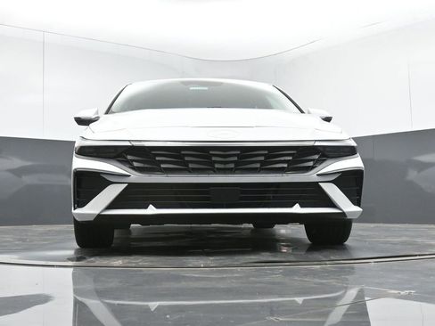 New 2026 Hyundai Elantra Limited FWD image 16