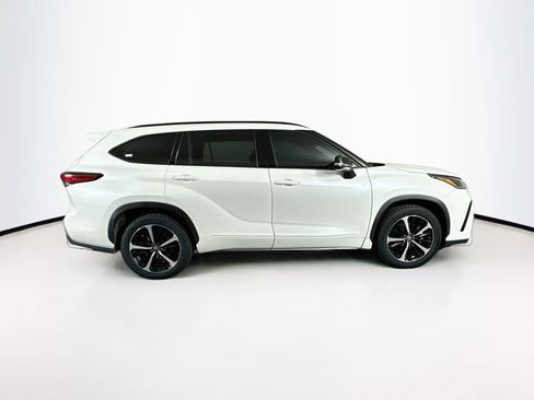Used 2022 Toyota Highlander XSE AWD/4WD image 10
