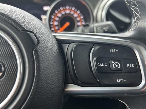 Used 2018 Jeep Wrangler Unlimited Sahara image 23