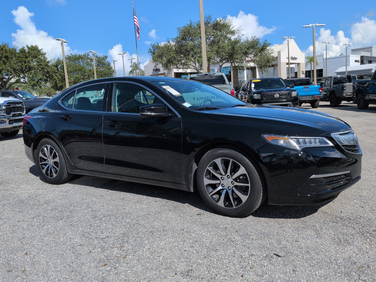 Used 2017 Acura TLX FWD image 2