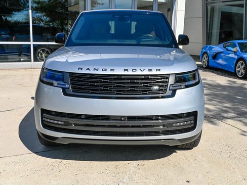 Used 2025 Land Rover Range Rover SE AWD/4WD image 2