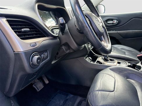 Used 2015 Jeep Cherokee Limited w/ Trailer Tow Group image 11