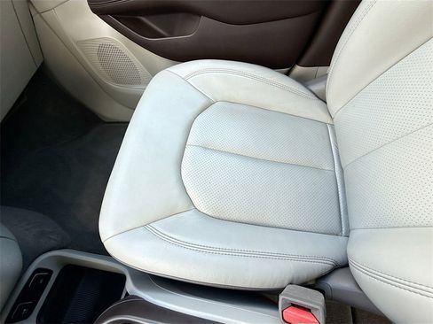 Used 2018 Chrysler Pacifica Touring-L image 24