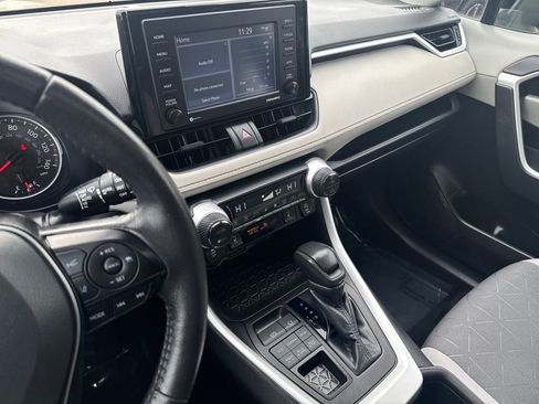 Used 2022 Toyota RAV4 XLE image 22