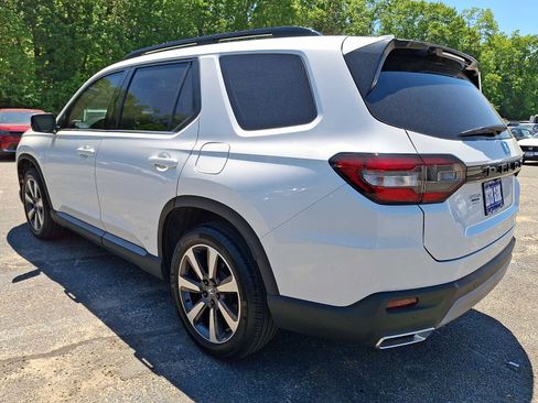 Certified 2025 Honda Pilot Touring image 4