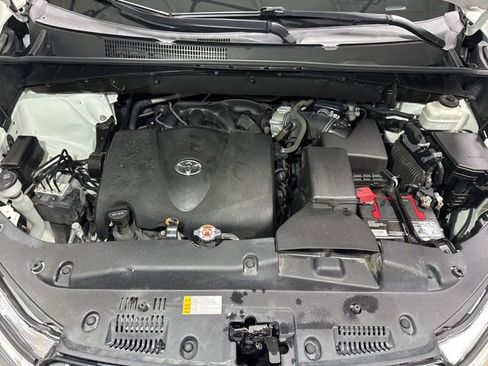 Used 2019 Toyota Highlander XLE image 8