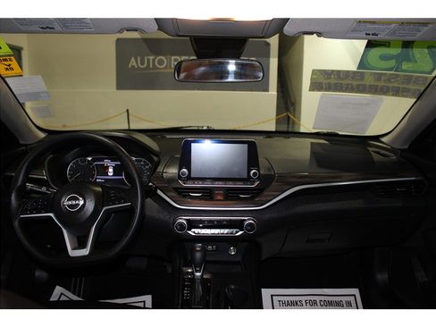 Used 2025 Nissan Altima 2.5 SV image 14