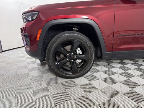 Used 2023 Jeep Grand Cherokee Altitude AWD/4WD image 13