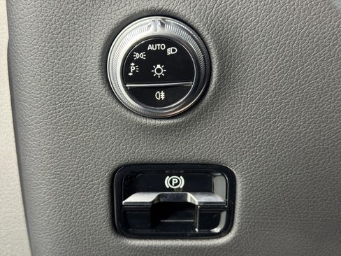 Used 2024 Mercedes-Benz GLC 300 w/ AMG Line image 18