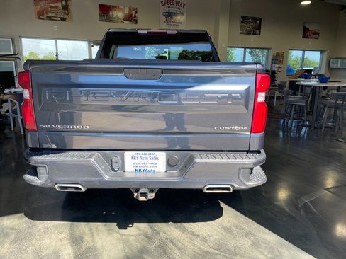 Used 2020 Chevrolet Silverado 1500 Custom w/ Custom Value Package image 5